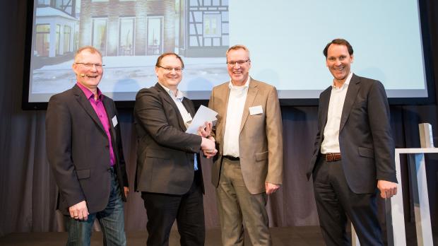 Gira System-Integratoren Award »öffentlicher und gewerblicher Bau« Markus Fromm-Wittenberg (Gira), Willian Vent (microswitch), Oliver Borchmann (Gira), Armin Holle (Holle Architektur) (von links)